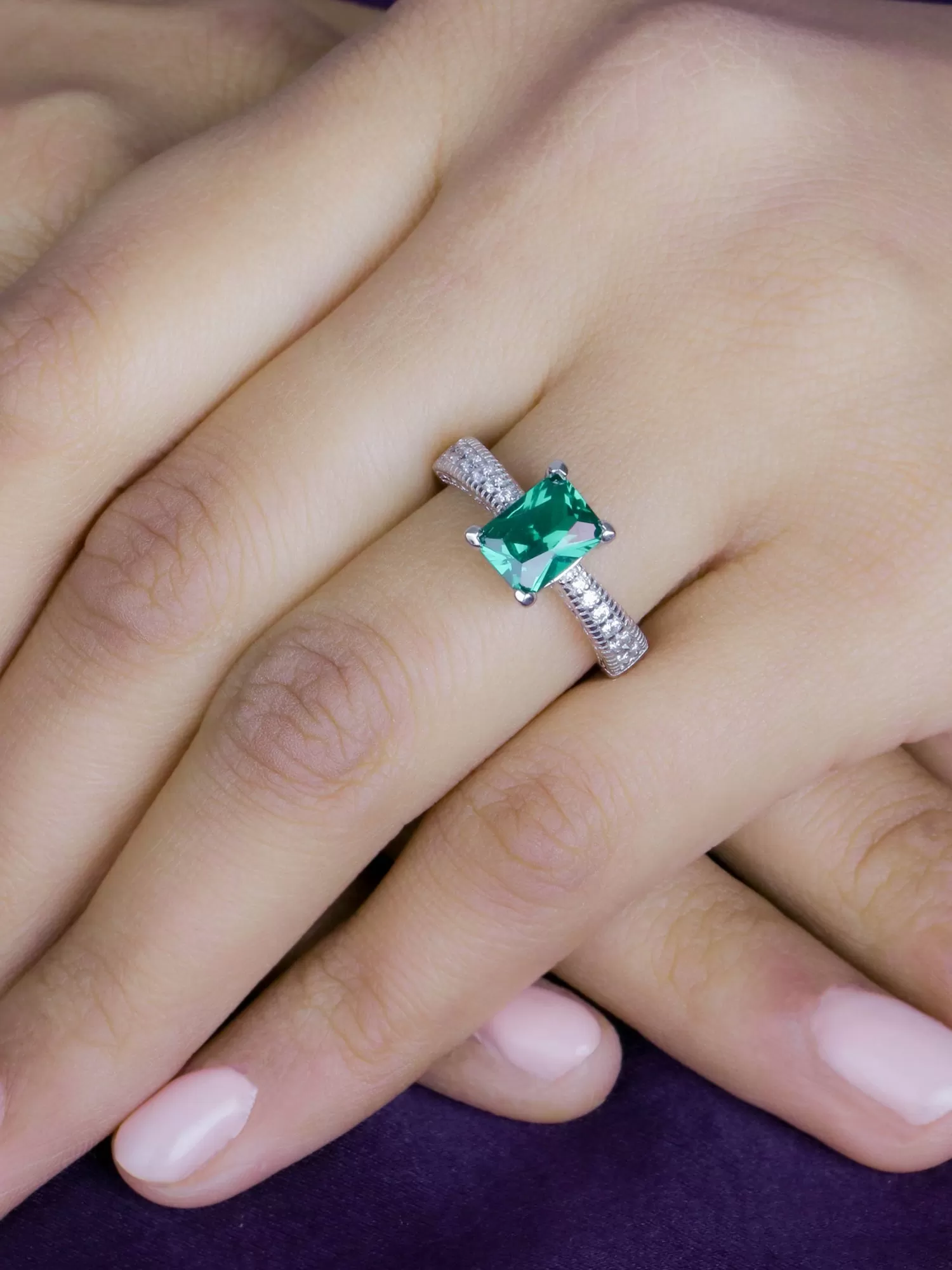 1.5 Ct Green Emerald Solitaire Ring in 925 Silver