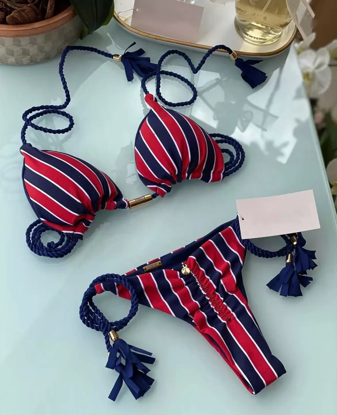 Aurora Neckholder-Bikini mit Quasten und seitlichem Bindeband