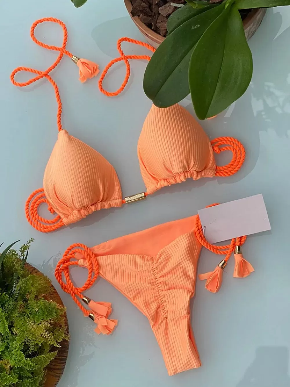 Aurora Neckholder-Bikini mit Quasten und seitlichem Bindeband