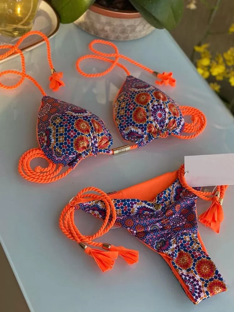 Aurora Neckholder-Bikini mit Quasten und seitlichem Bindeband