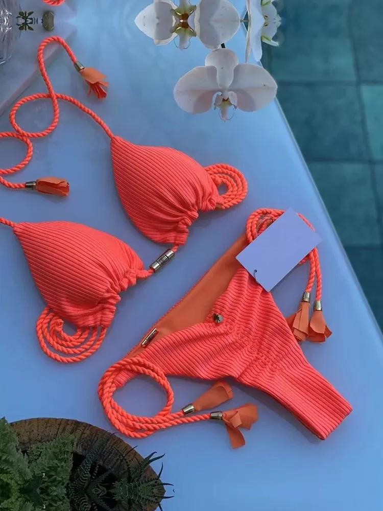 Aurora Neckholder-Bikini mit Quasten und seitlichem Bindeband