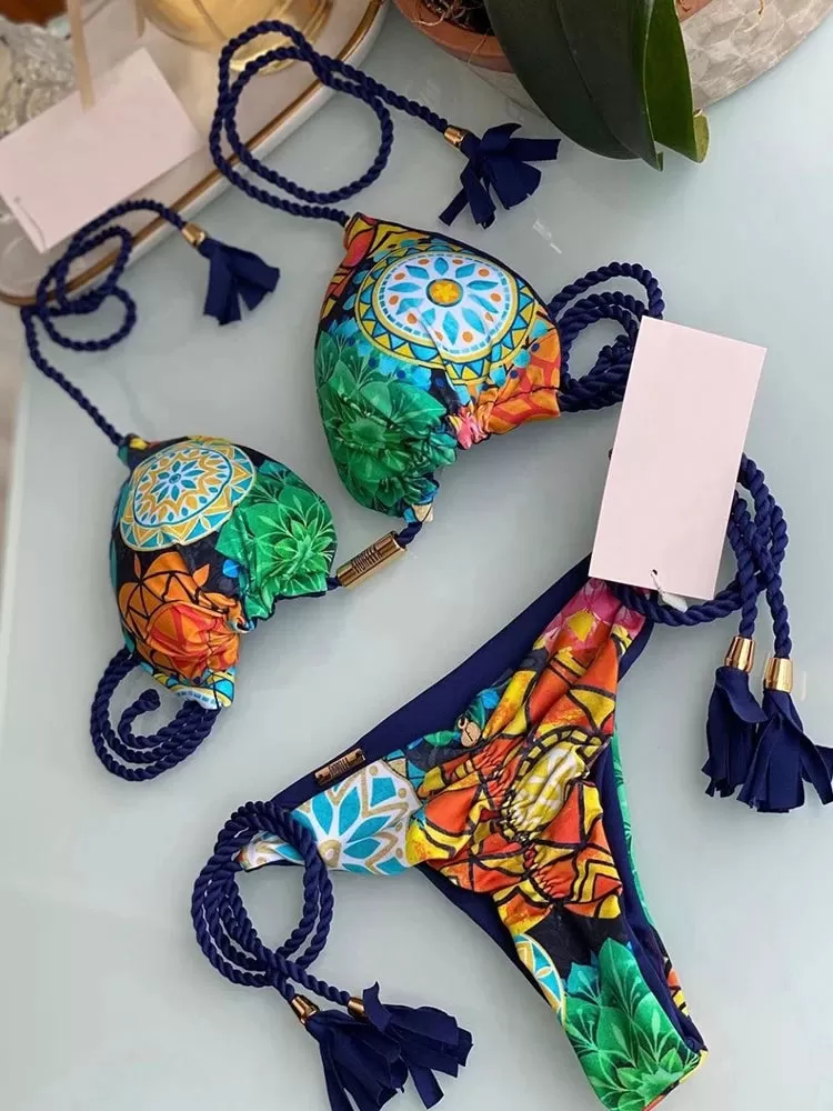 Aurora Neckholder-Bikini mit Quasten und seitlichem Bindeband