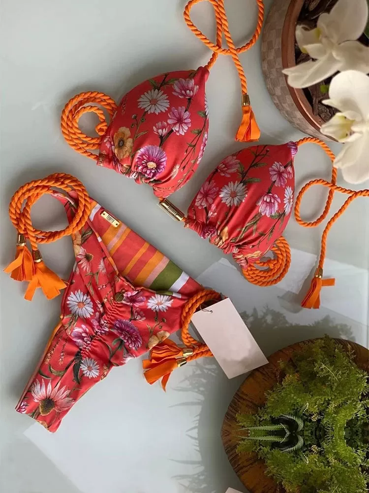 Aurora Neckholder-Bikini mit Quasten und seitlichem Bindeband