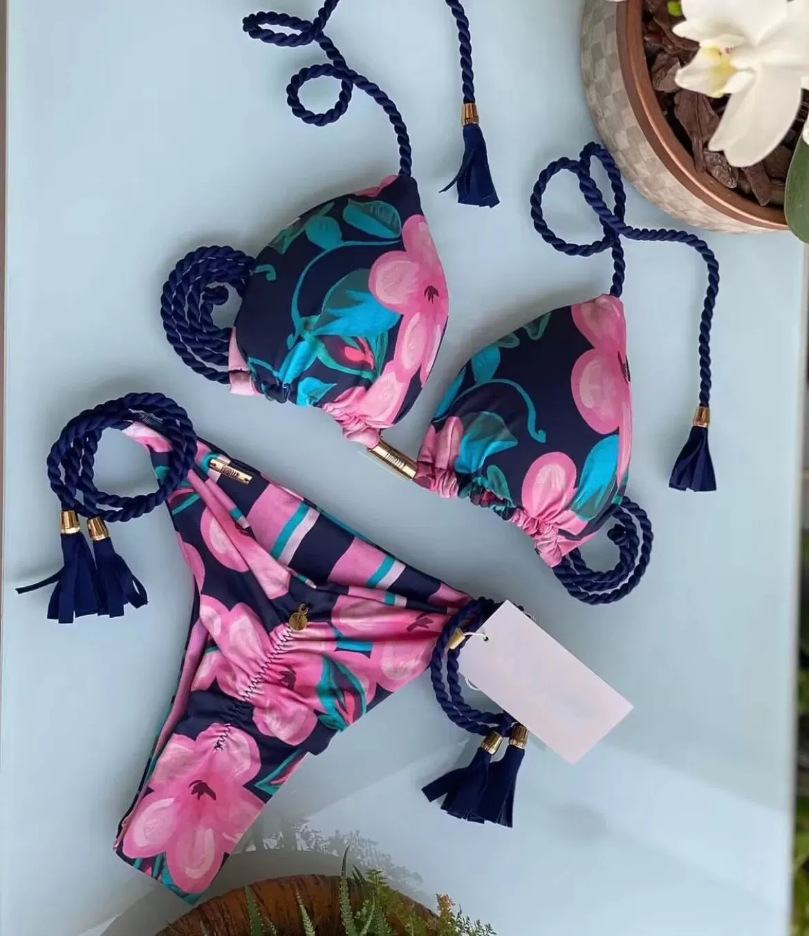 Aurora Neckholder-Bikini mit Quasten und seitlichem Bindeband