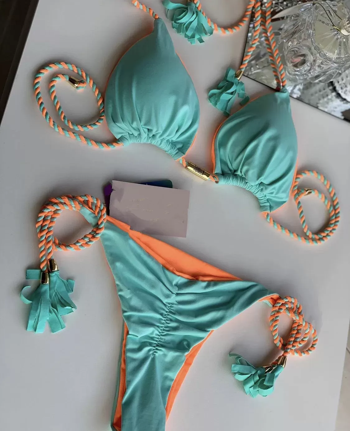 Aurora Neckholder-Bikini mit Quasten und seitlichem Bindeband