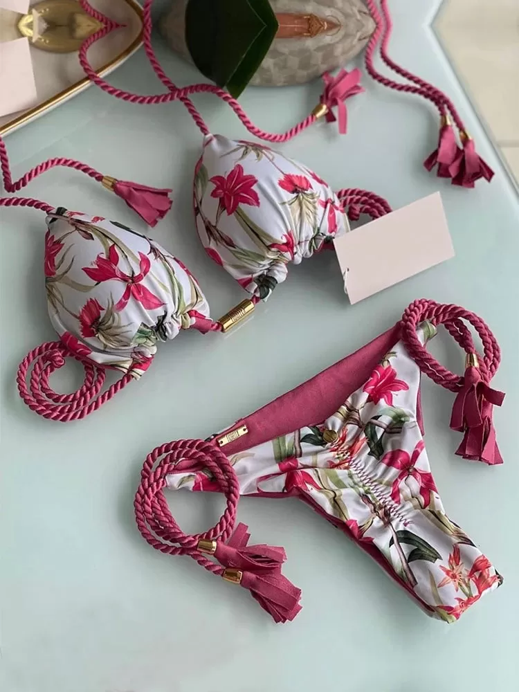 Aurora Neckholder-Bikini mit Quasten und seitlichem Bindeband