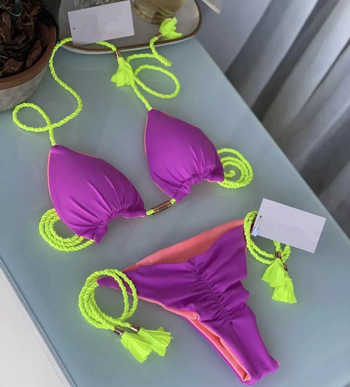 Aurora Neckholder-Bikini mit Quasten und seitlichem Bindeband