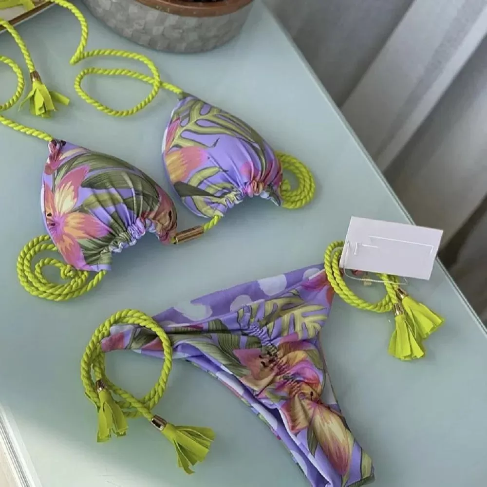 Aurora Neckholder-Bikini mit Quasten und seitlichem Bindeband