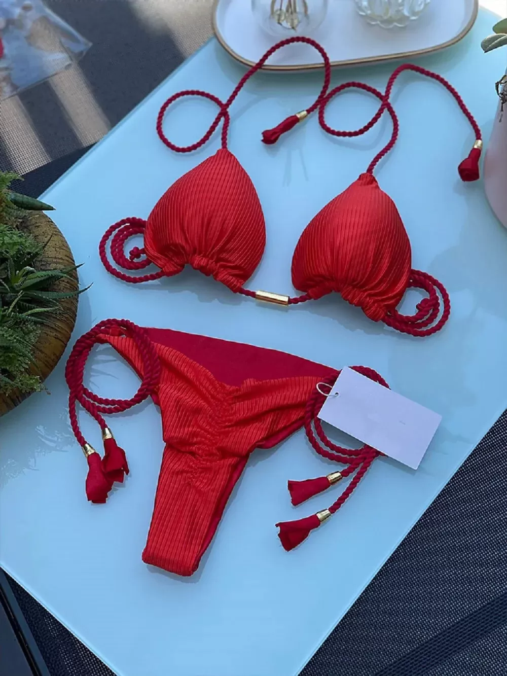 Aurora Neckholder-Bikini mit Quasten und seitlichem Bindeband