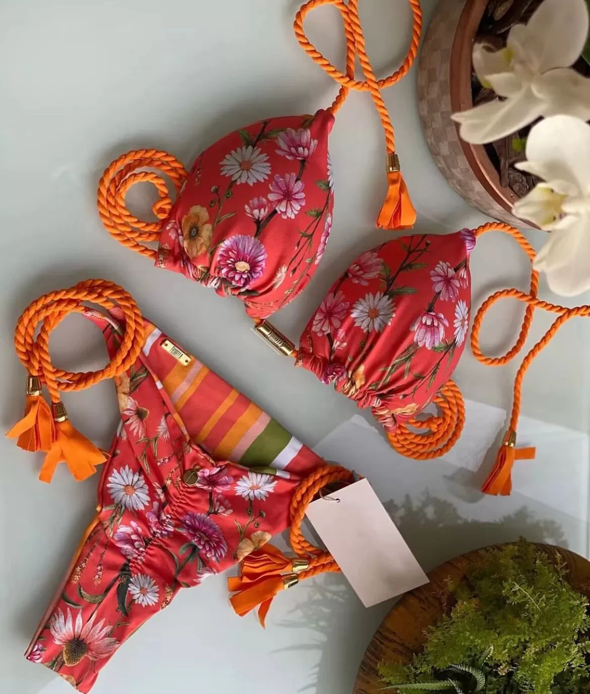 Aurora Neckholder-Bikini mit Quasten und seitlichem Bindeband