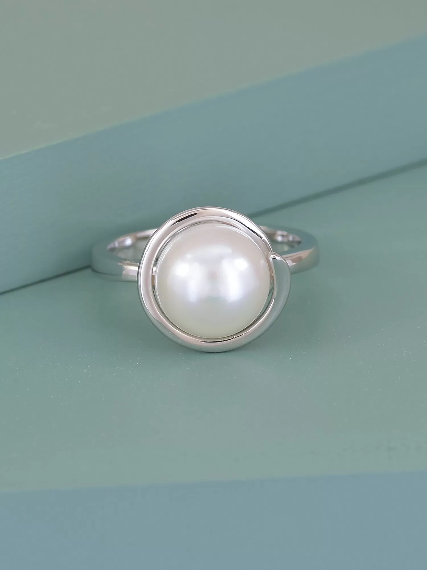 Designer Pearl Ring In 925 Silver