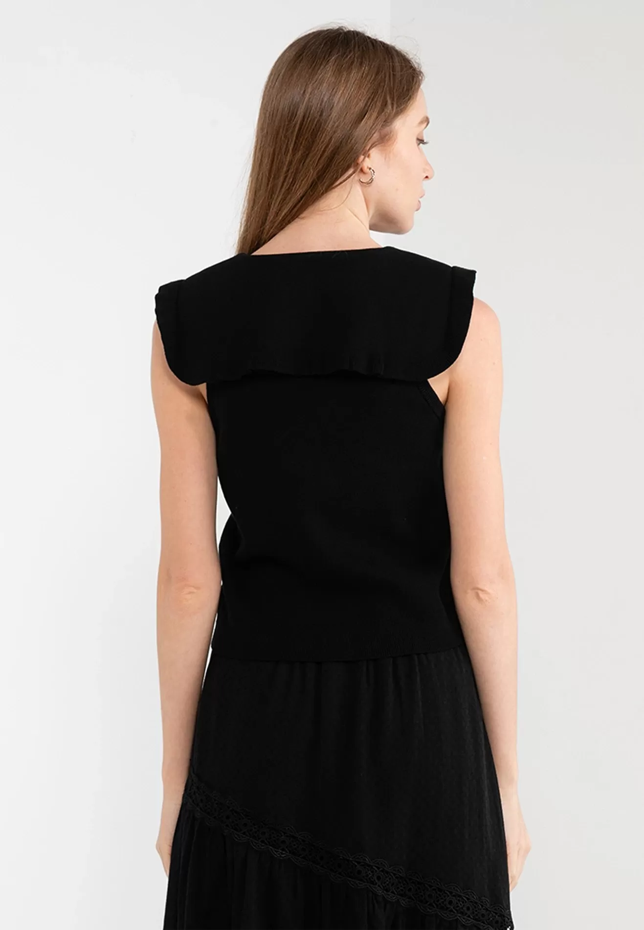 ELLE Apparel Sleeveless Ruffled Collar Knit Top