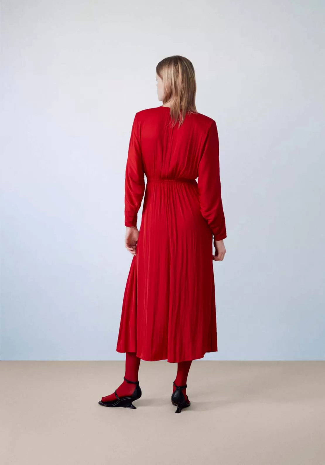 Midi dress with shoulder pads