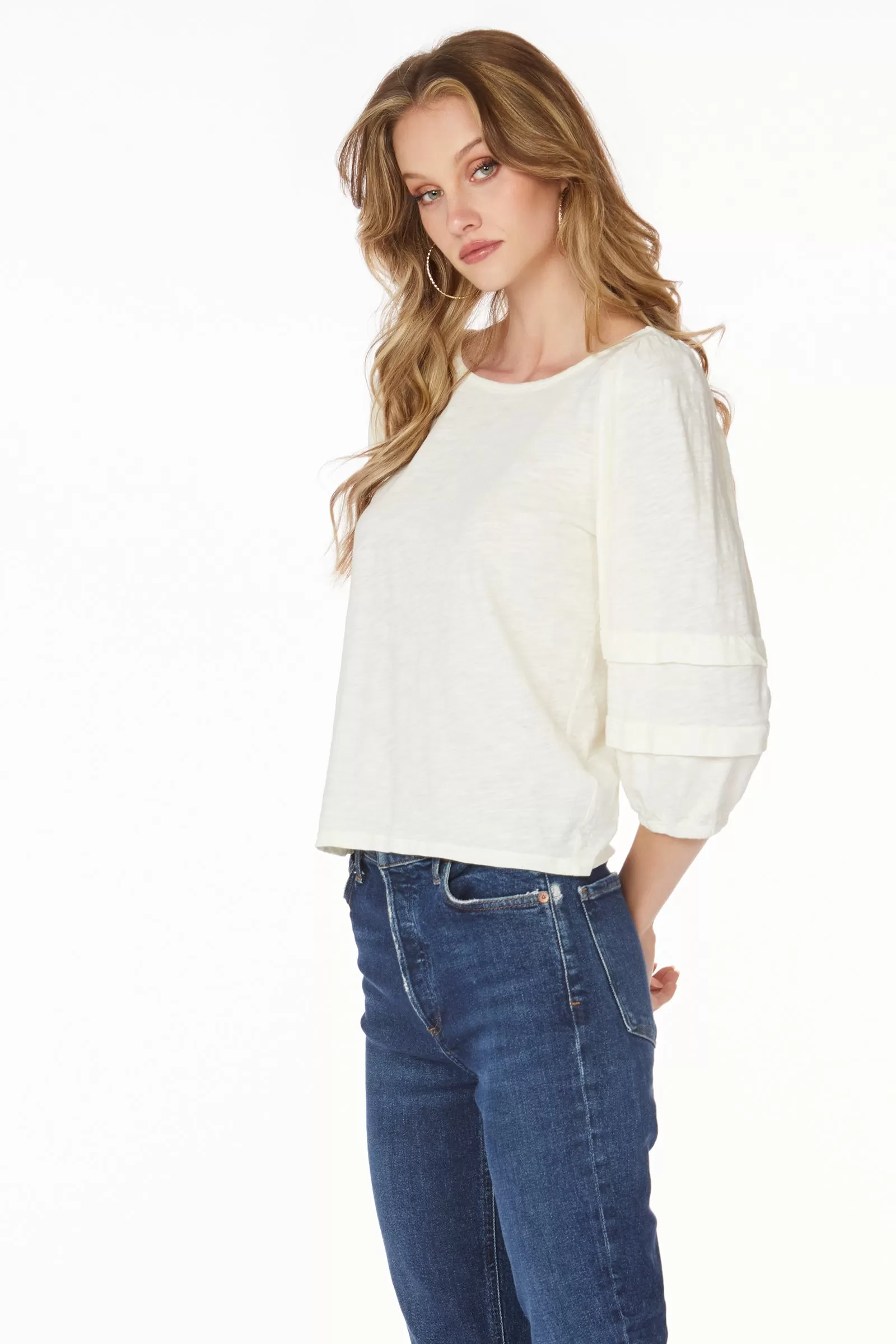 PLEATED 3/4 SLEEVE CREW NECK TOP