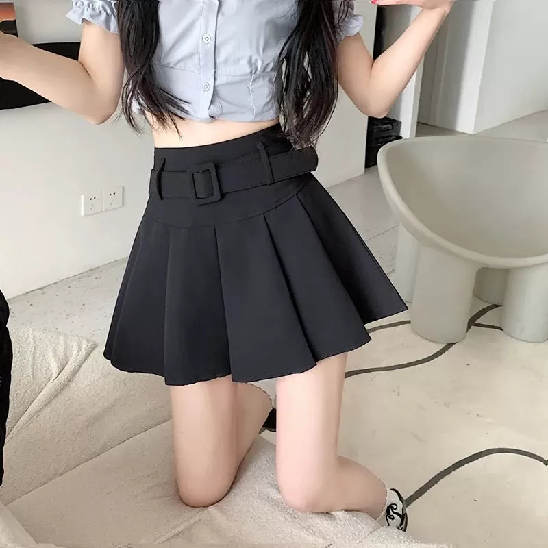 Sweet Pleated Mini-Skirt With Belt